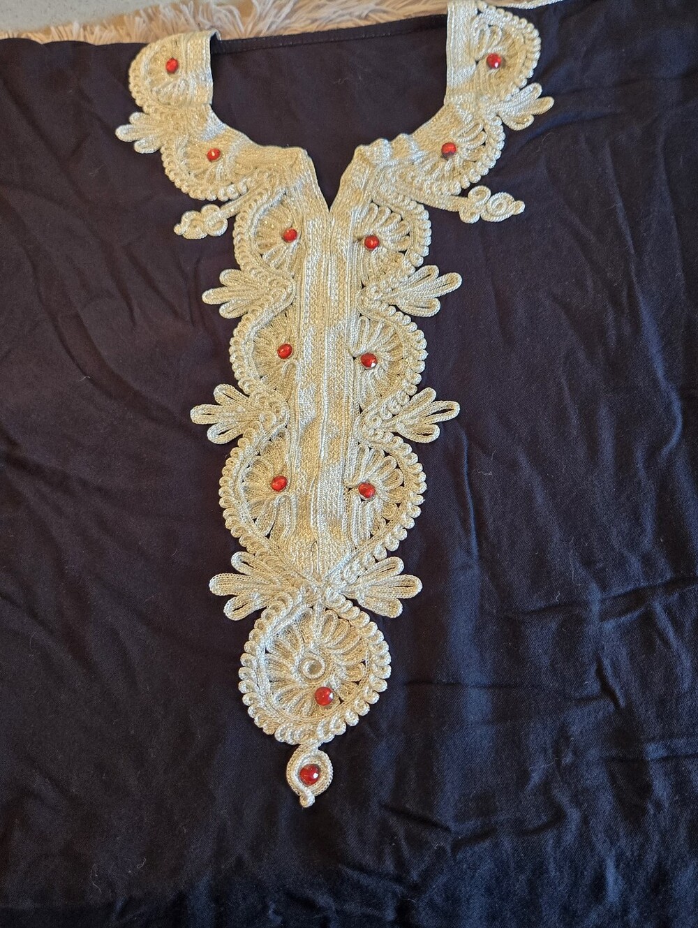 Black Embroidered V-Neck Women's Tunic Size OSFM - Picture 3 of 16